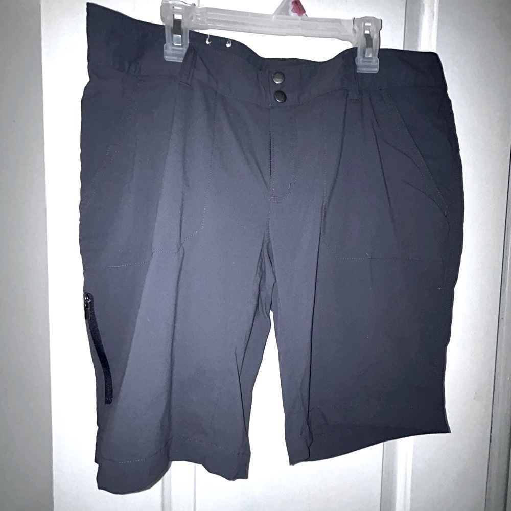 $25 sale Columbia Women’s Omni-Shade Shorts repellency 10 10” inseam EUC w♥️ #69